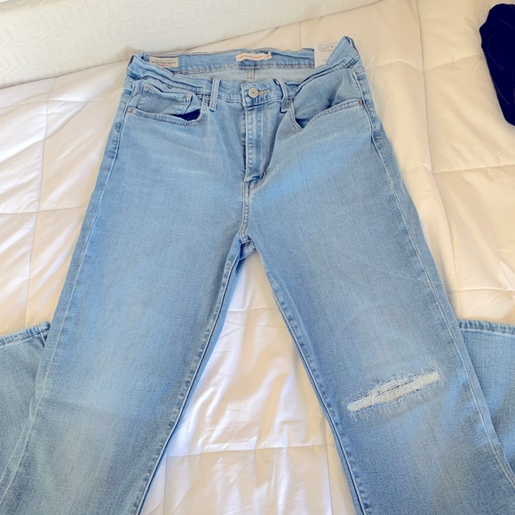 Levis 724 High Rise Slim Straight Light Wash Jeans Size 30 Length 31 - Picture 2 of 4